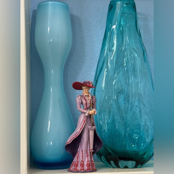 Thomas Kinkade "Tea At Three" figurine from the Portraits of Style and Grace - Picture 12 of 12